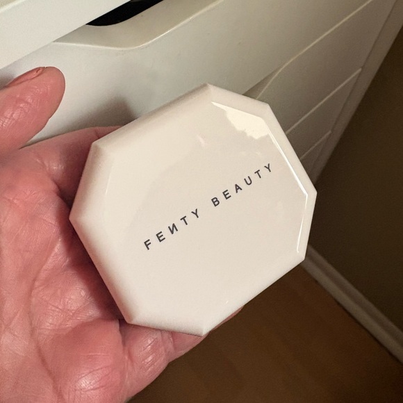Fenty Beauty Pro Filt'r Soft Matte Powder Foundation in 270 Brand New Never Used - Picture 1 of 13